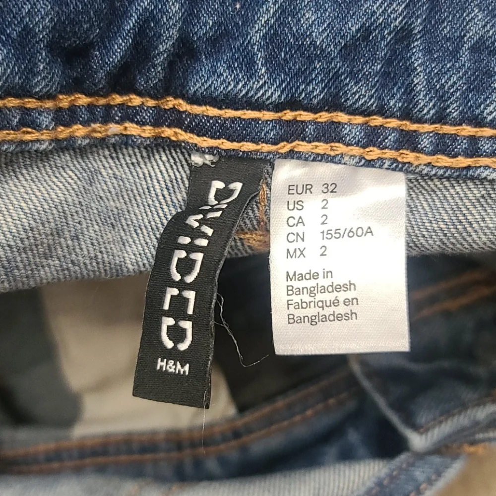 H&M Divided Distressed Jean Short Overalls Size 2 - Picture 5 of 6